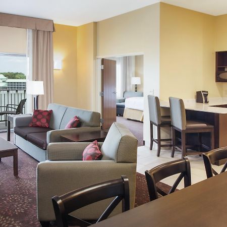 Holiday Inn Express & Suites Sandusky By Ihg Exterior photo