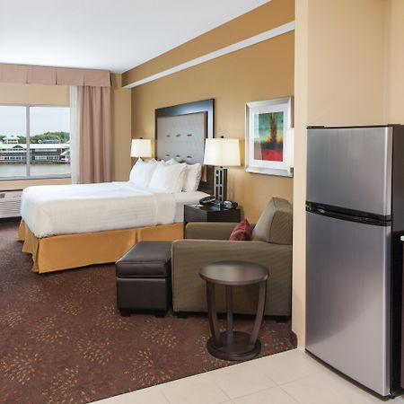 Holiday Inn Express & Suites Sandusky By Ihg Exterior photo