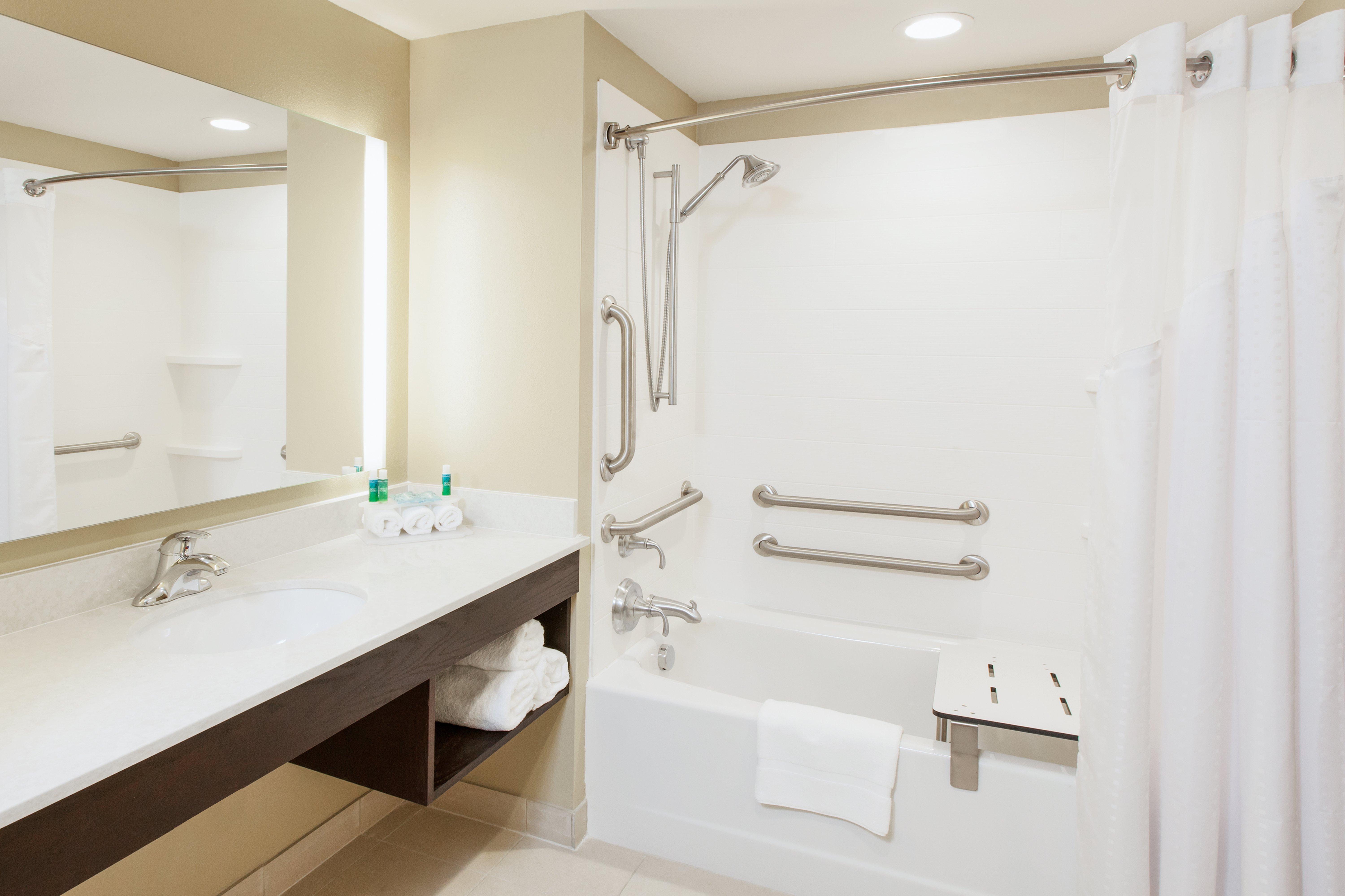Holiday Inn Express & Suites Sandusky By Ihg Exterior photo