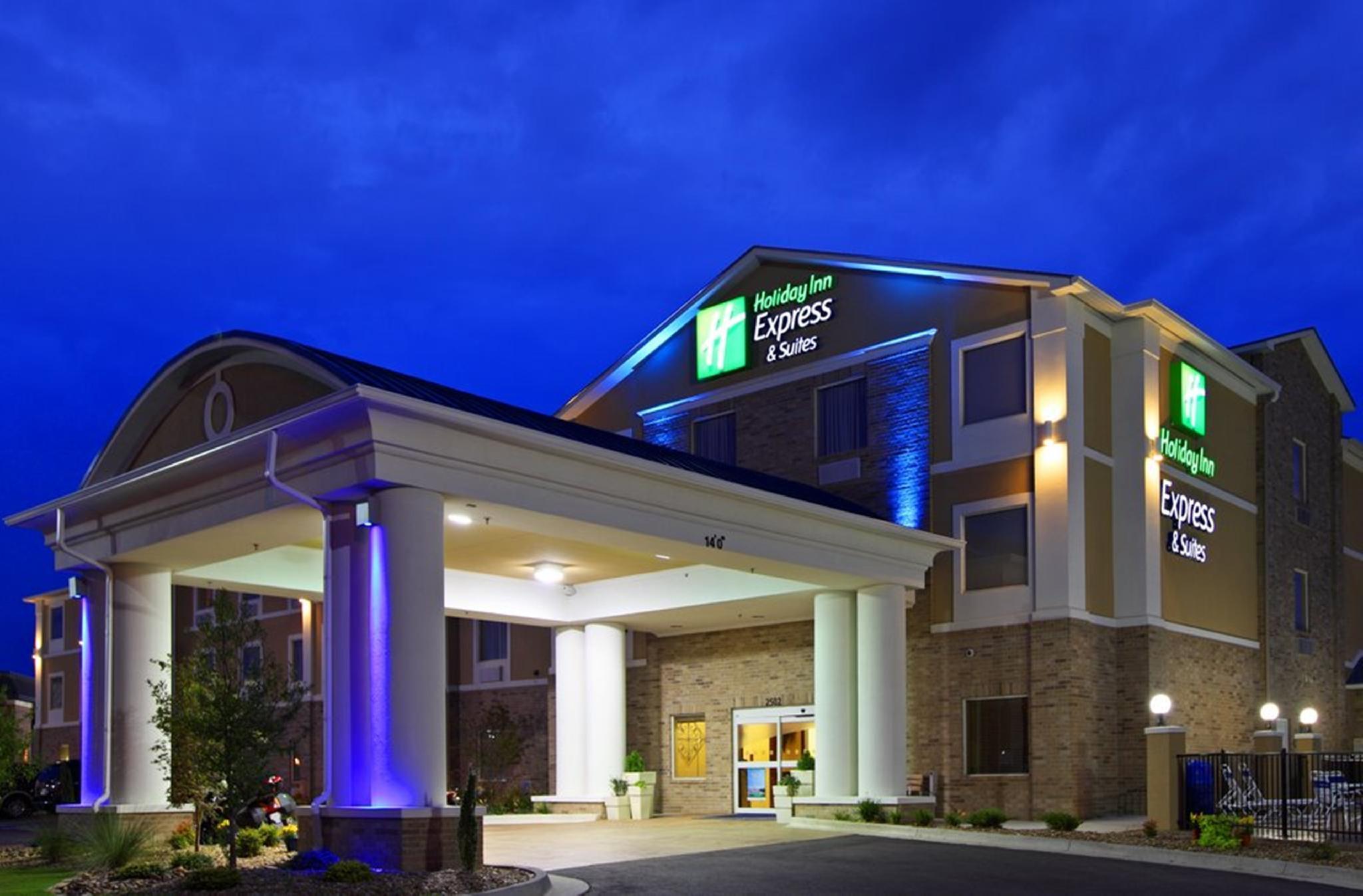 Holiday Inn Express & Suites Sandusky By Ihg Exterior photo
