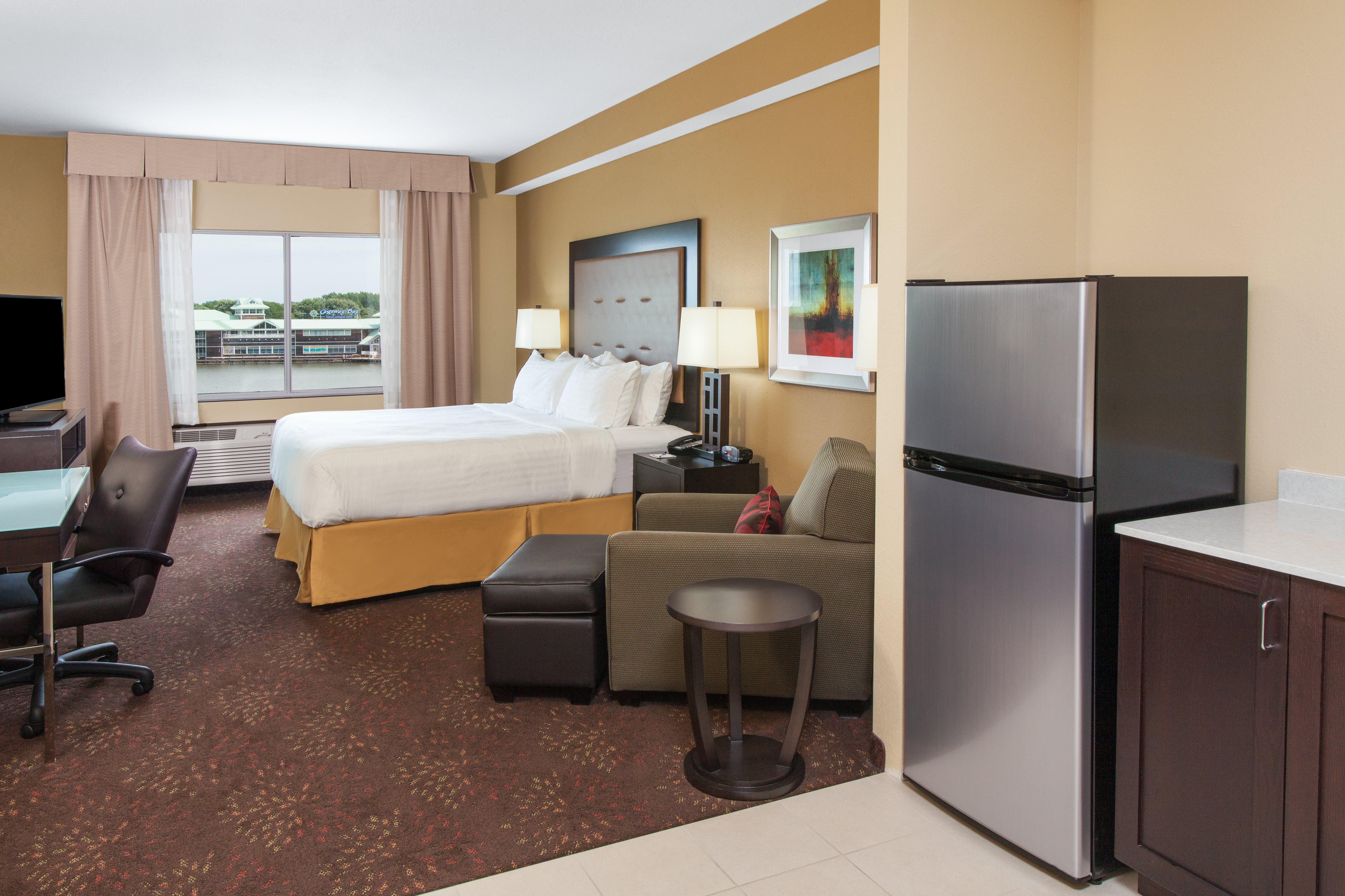 Holiday Inn Express & Suites Sandusky By Ihg Exterior photo