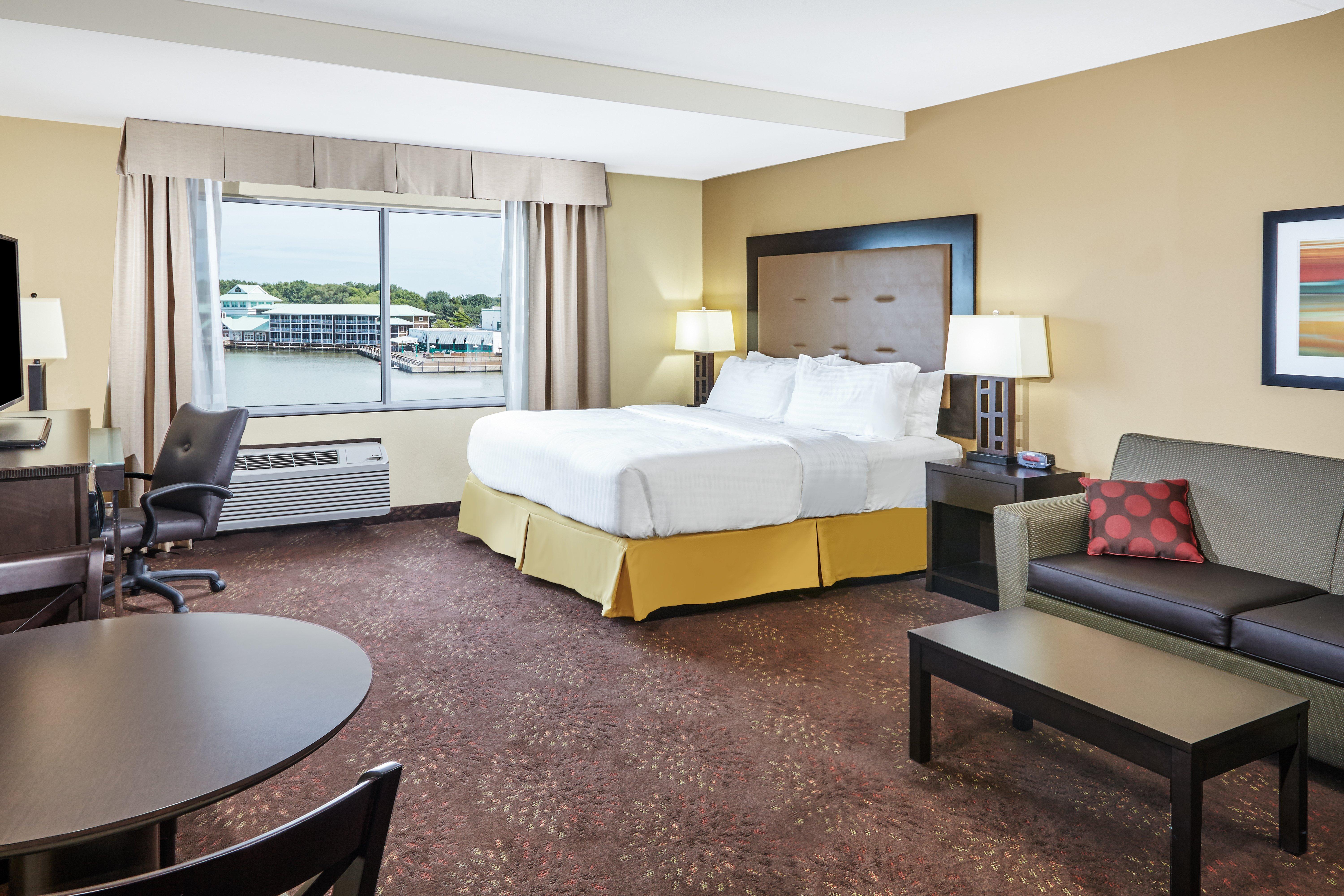 Holiday Inn Express & Suites Sandusky By Ihg Exterior photo